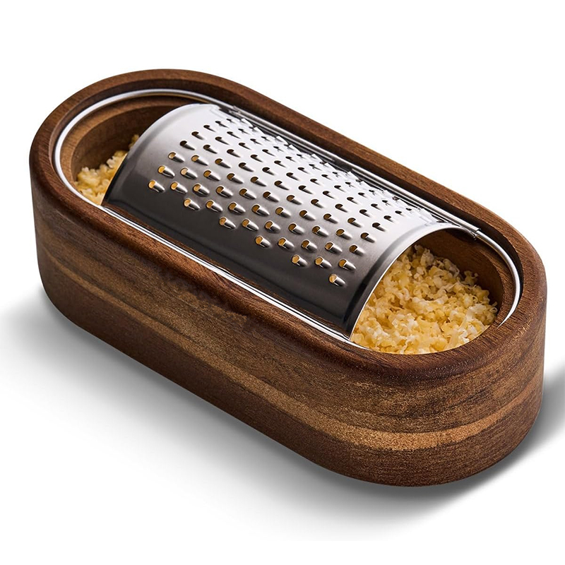 Cheese Grater Box - 나무 용기에 담긴 치즈 강판 304